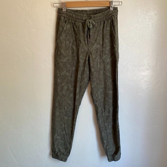 Athleta Farallon Stratum Green Camo Jogger Size 0 - Picture 2 of 9